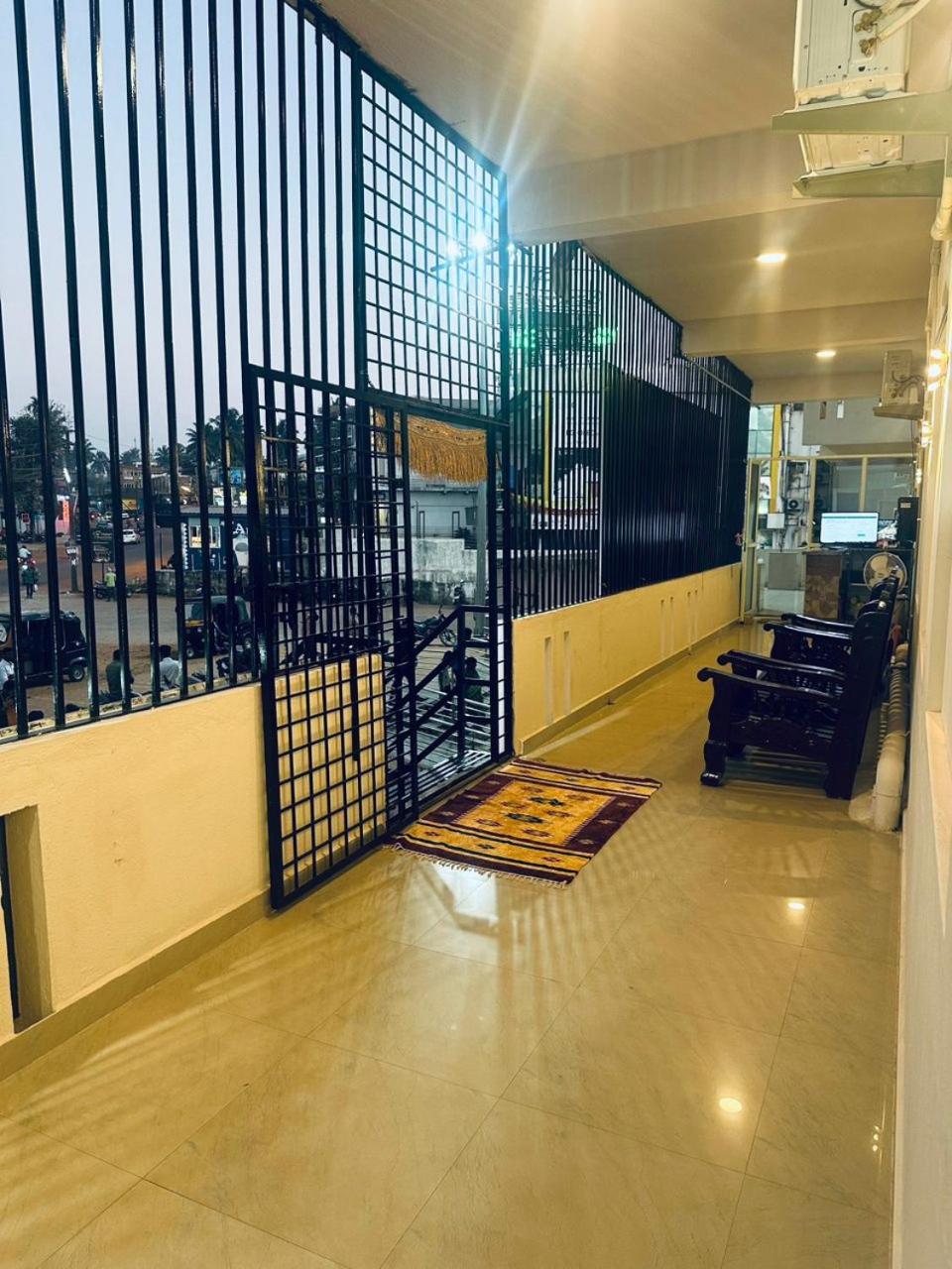 Yatri Nivas Sagara Hotel Bagian luar foto