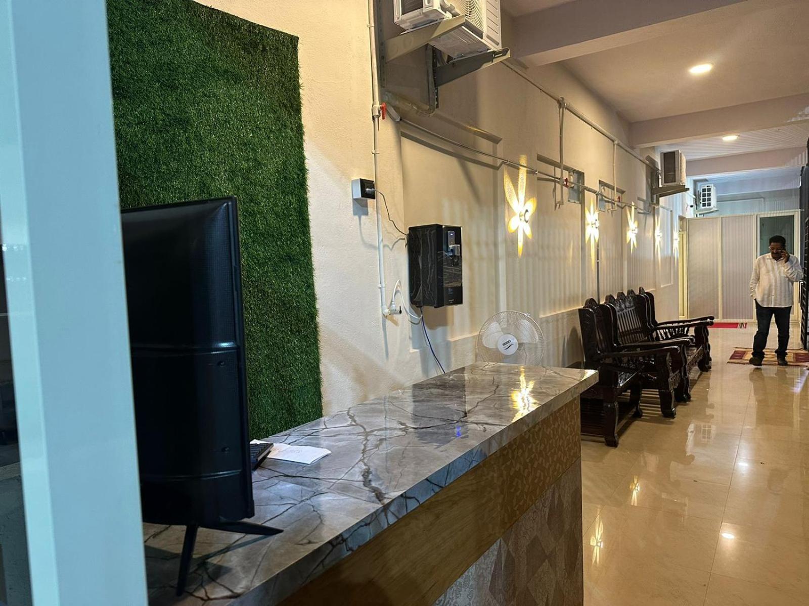 Yatri Nivas Sagara Hotel Bagian luar foto