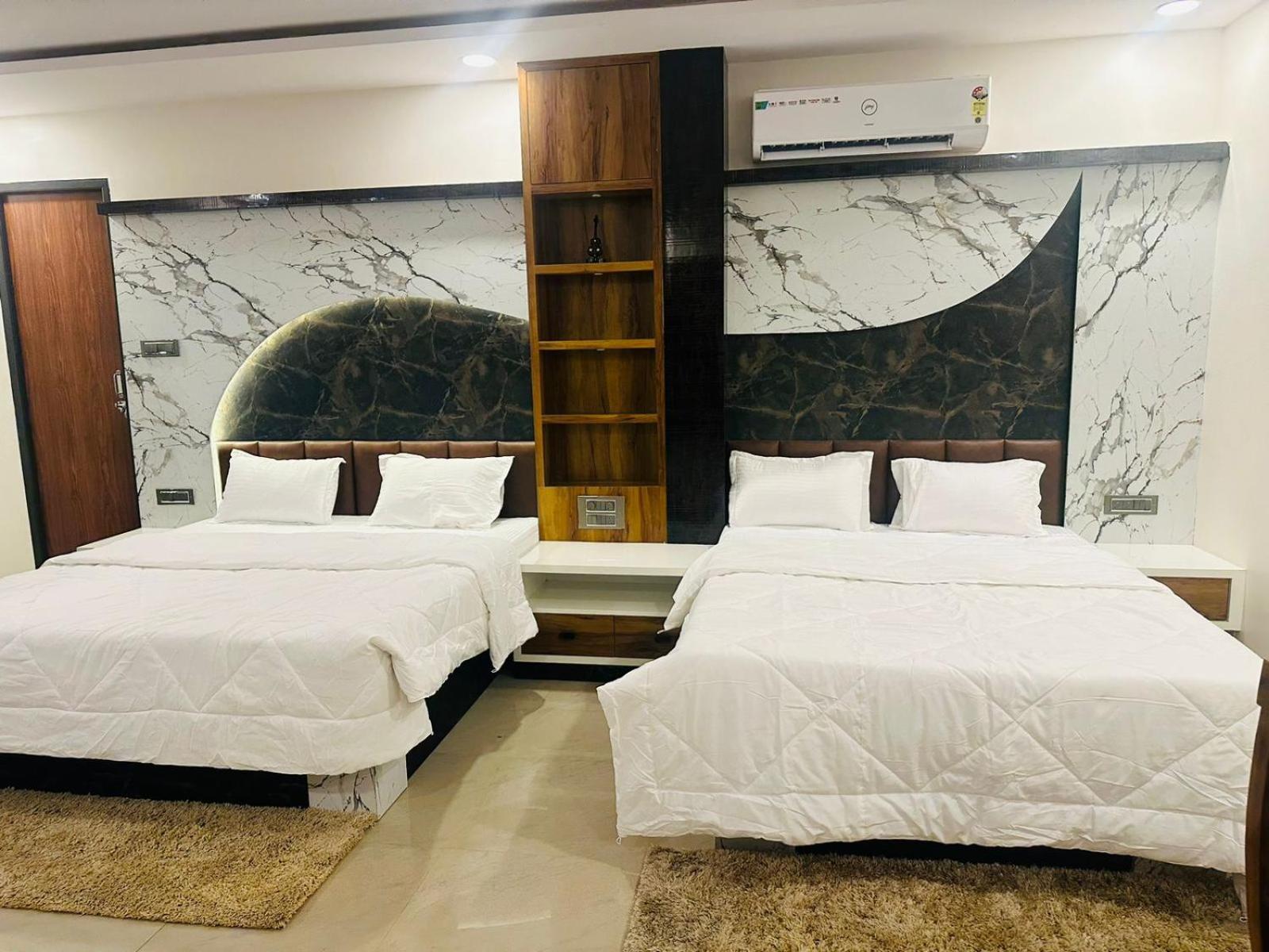 Yatri Nivas Sagara Hotel Bagian luar foto